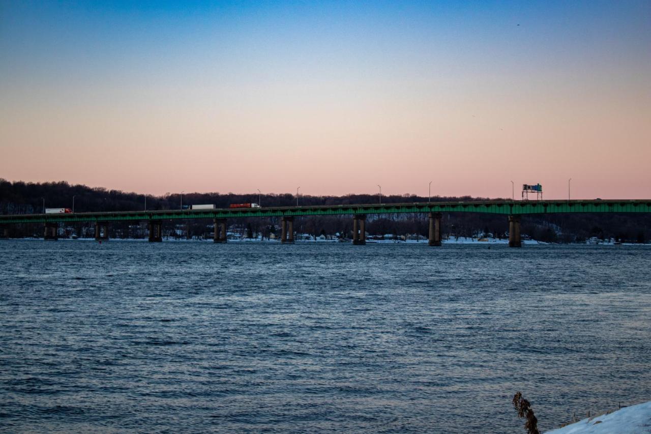 Holiday Inn Express Le Claire Riverfront-Davenport By Ihg Eksteriør billede