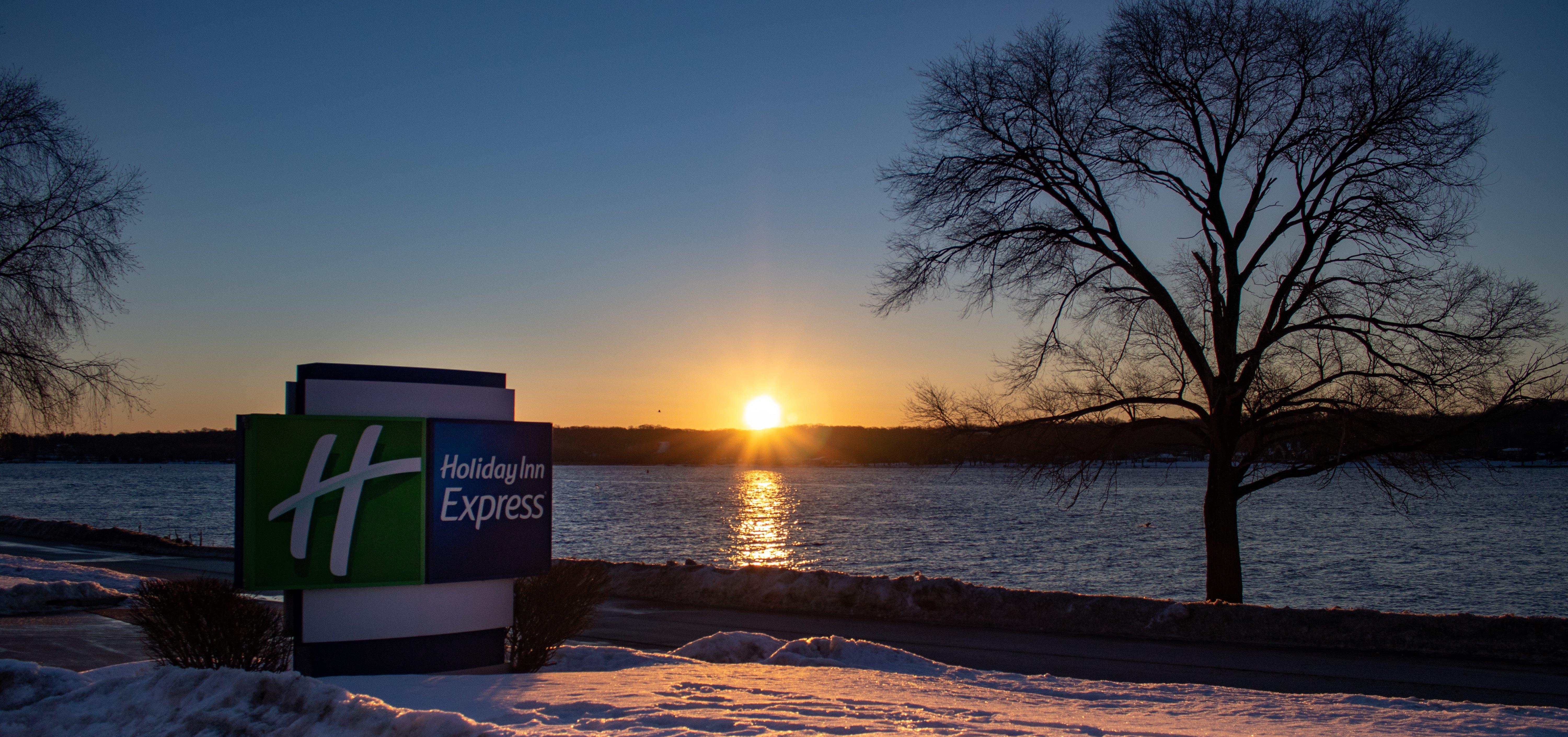 Holiday Inn Express Le Claire Riverfront-Davenport By Ihg Eksteriør billede