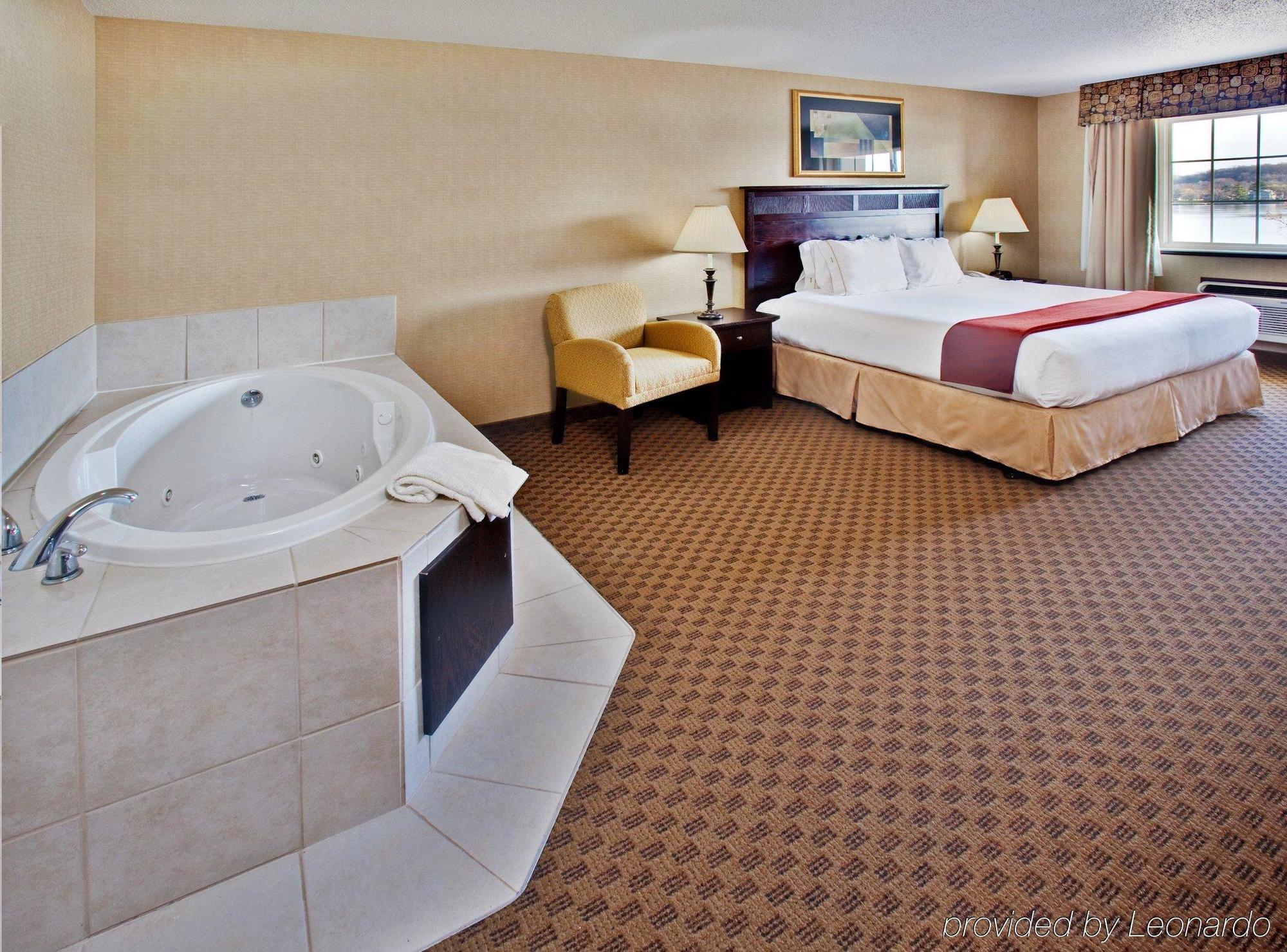 Holiday Inn Express Le Claire Riverfront-Davenport By Ihg Eksteriør billede